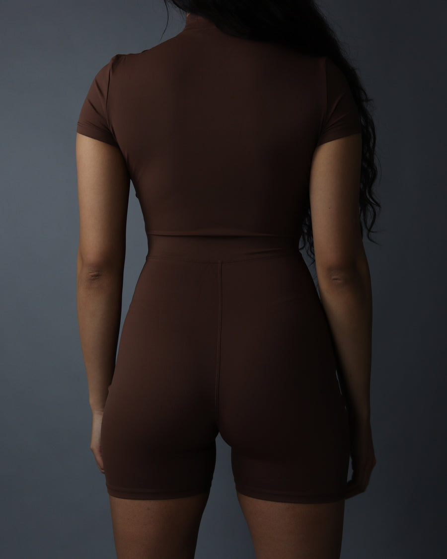 LE CHÉRIE SEAMLESS "GUÉRRIÉRE" SHORT SLEEVE BODYSUIT IN MOCHA